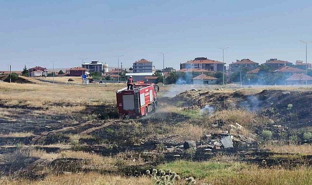 Çorum'da hastane yakınında çıkan yangın örtü yangını korkuttu