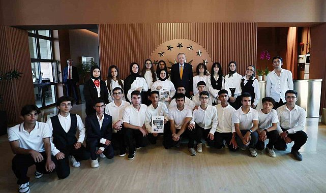Cumhurbaşkanı Erdoğan, Ahlat'ta öğrencileri kabul etti