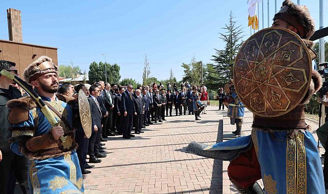 Cumhurbaşkanı Erdoğan: "Ahlat Kızılelma'nın anahtarıdır"