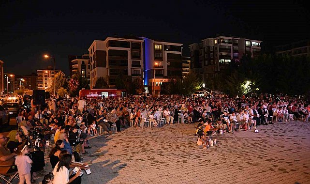 Çünür yaz akşamı sinema etkinliğine yoğun ilgi