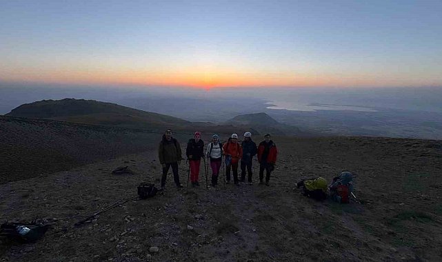 Dağcılardan Süphan Dağı'na yoğun ilgi