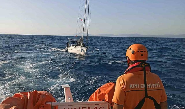 Datça açıklarında arızalanan yelkenli tekne kurtarıldı