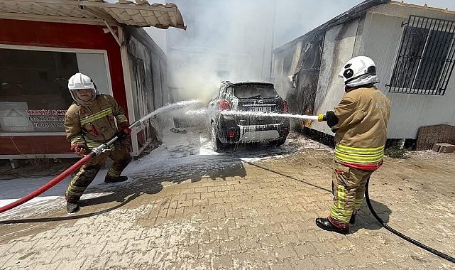 Defne'de konteynerde çıkan yangın araca sıçradı