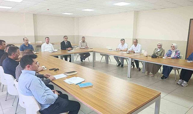 Demirözü'nde yeni eğitim-öğretim yılı öncesi toplantı yapıldı
