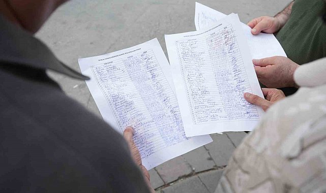 Denizli Büyükşehre karşı imza toplayan esnaf: "Vatandaşın derdini dinlemeyen başkan da oluyormuş"