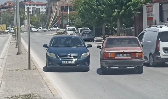 Denizli DESKİ'nin ihmali sürücülere zor anlar yaşattı