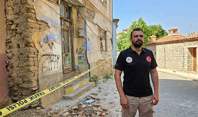 Depremde hasar gören Sındırgı'da bilimsel çalışmalar sürüyor