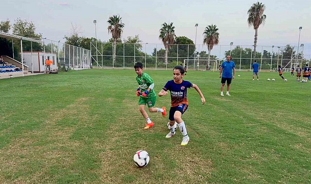 Depremzede Osman, futbol sayesinde yeniden hayata tutundu