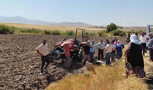 Devrilen traktörün altında kalan genç hayatını kaybetti