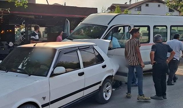 Direksiyon başında fenalaşan yaşlı adam otomobile çarptı: 1 ölü