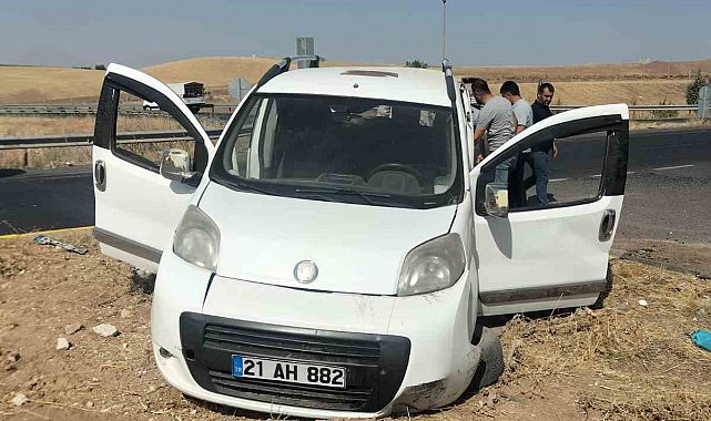 Diyarbakır'da hafif ticari ile otomobil çarpıştı: 5 yaralı