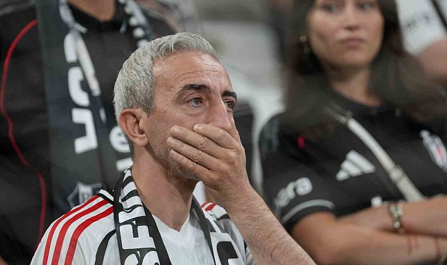 Dolmabahçe'de taraftarlardan protesto