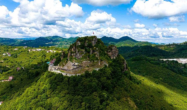 Dünyada tek: Raylı sistemli kale ziyaretçi akınına uğruyor