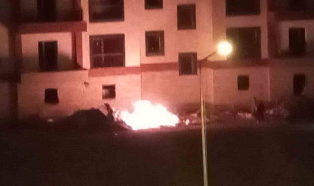 Edirne'de TOKİ şantiyesinde yangın paniği... Alevleri kum atarak söndürmeye çalıştılar