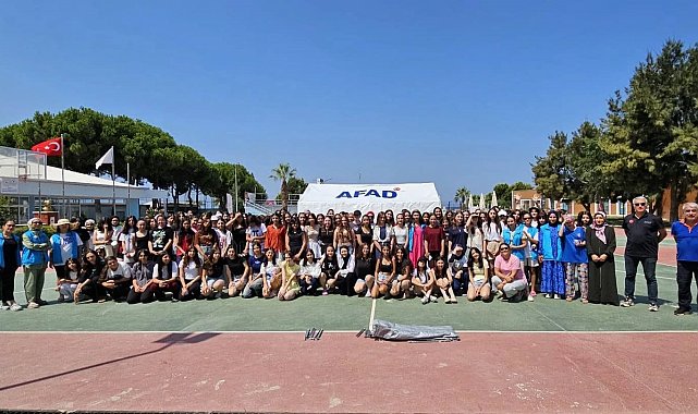 Efeler Gençlik Kampı'nda öğrencilere afet farkındalık eğitimi