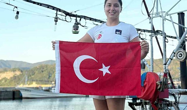 Ege Üniversitesi mezunu milli yüzücü Bengisu Avcı tarihi bir başarıya daha imza attı