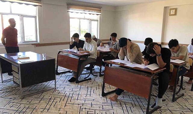 Elazığ'da meal ve tecvid sınavı gerçekleştirildi