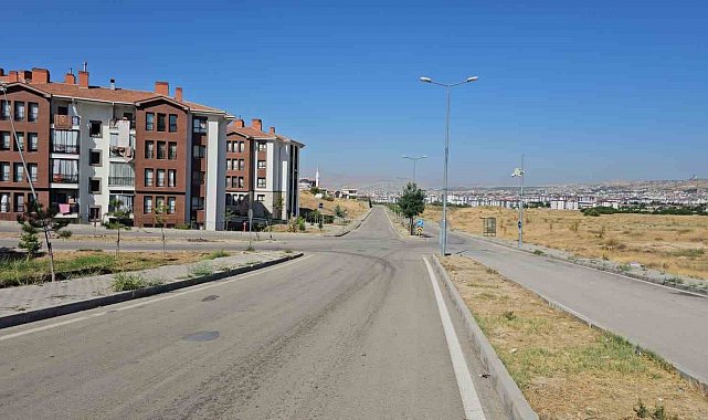 Elazığ'da sıcaklık 40 dereceye yaklaştı, caddeler boş kaldı