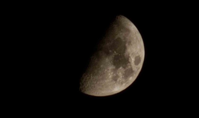 Elazığ'da yarım ay mest etti