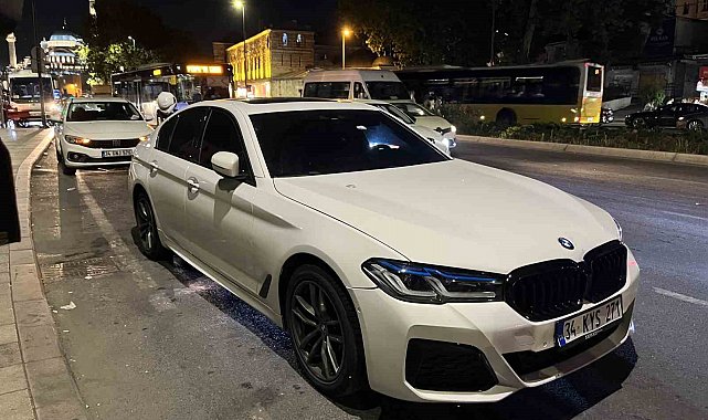 Eminönü'nde silahlı şahıs husumetlisini kovalayarak ateş etti, yoldan geçen adam yaralandı