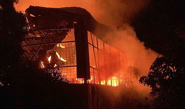 En mutlu günlerinde ev ve depoları alev alev yandı: Baba gözyaşlarını tutamadı