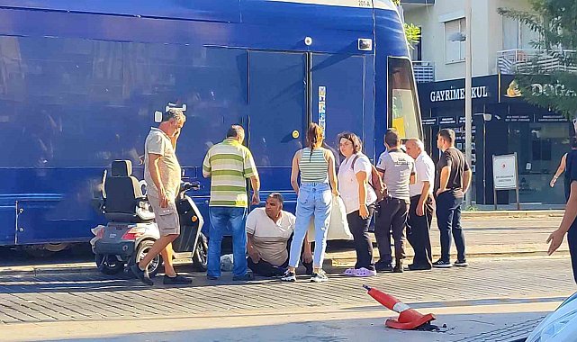 Engelli vatandaş akülü aracıyla tramvaya çarptı
