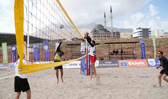 Erciyes'te en havalı voleybol turnuvası başladı
