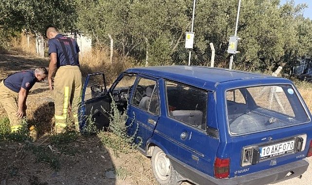 Erdek'te trafik kazası: Araç yan yattı, sürücü altında kaldı