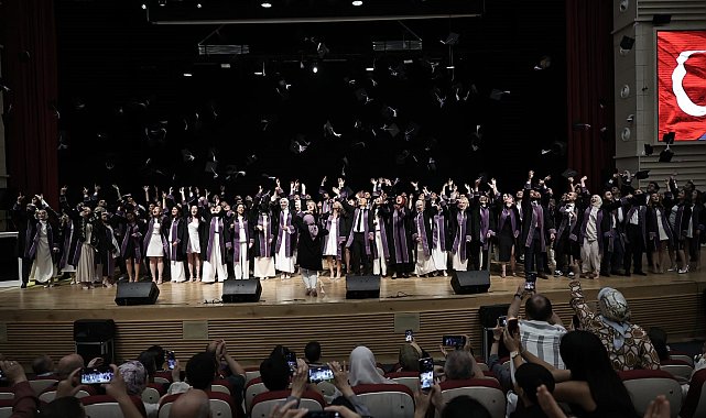 ERÜ Diş Hekimliği Fakültesi 16. dönem mezunlarını verdi