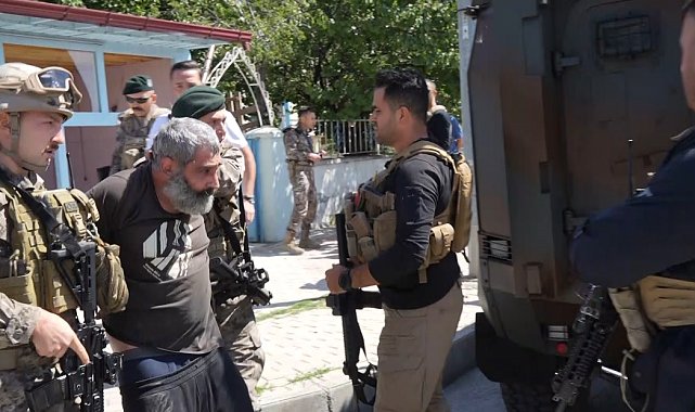 Erzincan'da 1 kişiyi öldürüp 1 kişiyi yaralayan şahıs özel harekât operasyonuyla evde yakalandı