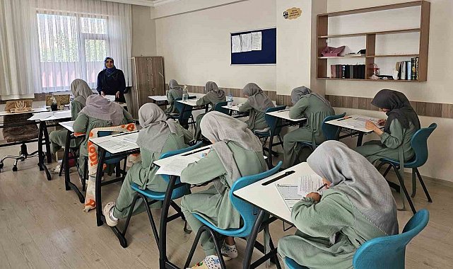 Erzincan'da Kur'an Kursu öğrencilerine yönelik dini bilgiler ve tecvid sınavı yapıldı