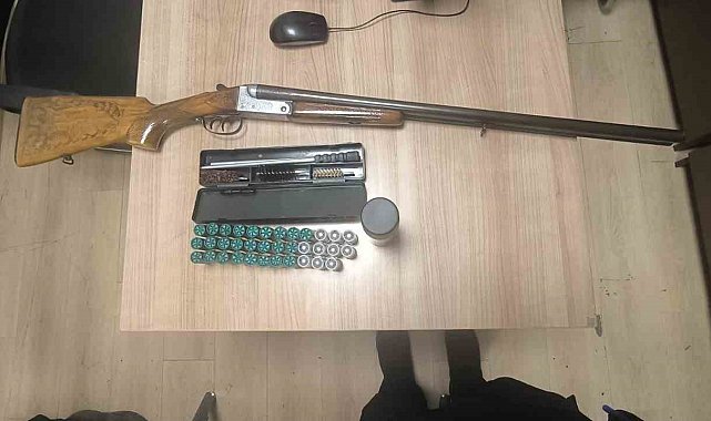 Esenyurt'ta balkona iç çamaşırı ile çıkınca komşuları uyardı: 'Mahalle erkek görsün' diyerek tüfekle etrafa tehditler savurdu