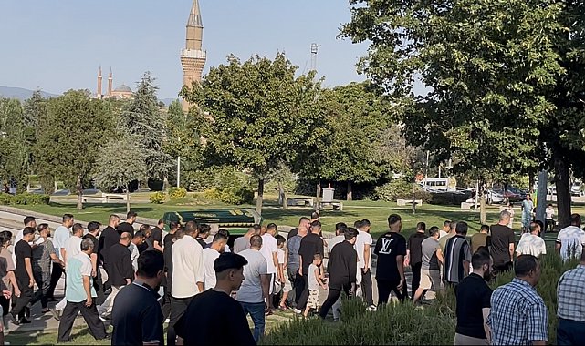 Eski kocası tarafından bıçaklanarak öldürülen kadın toprağa verildi