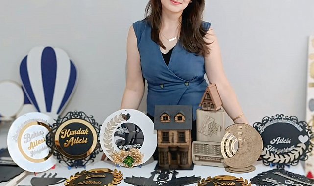 Evinde tasarladığı hediyelik eşyaları görenler hayran kalıyor