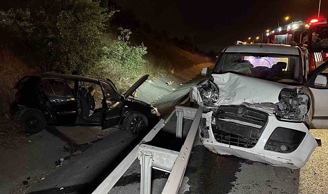 Eyüpsultan'da 2 araç çarpıştı: 1'i ağır 2 yaralı