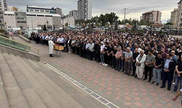 Feci kazada ölen çocuk gözyaşları arasında toprağa verildi