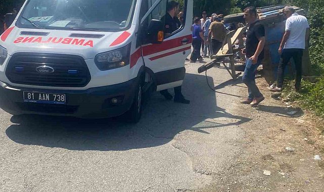 Fındık işçilerini taşıyan traktör devrildi: 8 yaralı