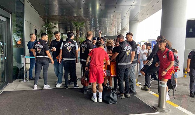 Galatasaray, ligin açılış maçı için Gaziantep'e gitti