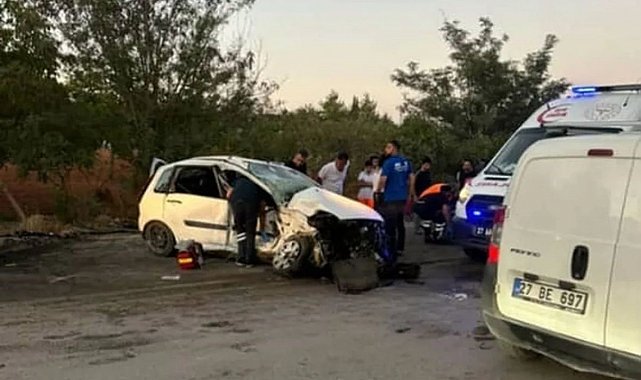 Gaziantep'te 2 otomobil kafa kafaya çarpıştı: 1 ölü, 3 yaralı