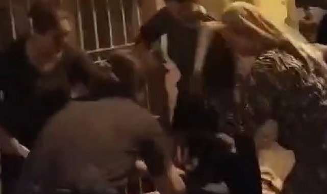 Gaziantep'te 4 kadın, sokakta oturan başka bir kadını sopalarla darp etti