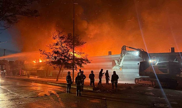 Gaziantep'te geri dönüşüm fabrikasındaki yangın kontrol altına alındı