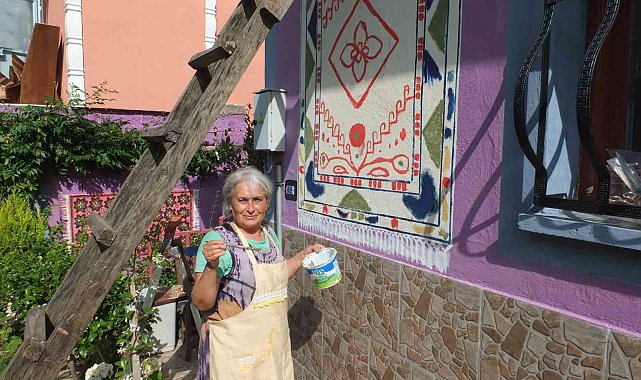 Gençliğinde dokudu şimdi duvarlara çiziyor