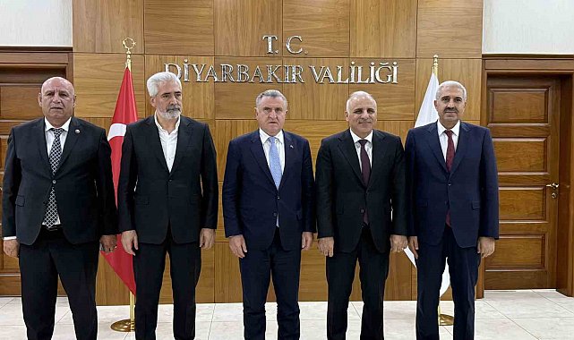 Gençlik ve Spor Bakanı Bak, Diyarbakır Valiliğini ziyaret etti