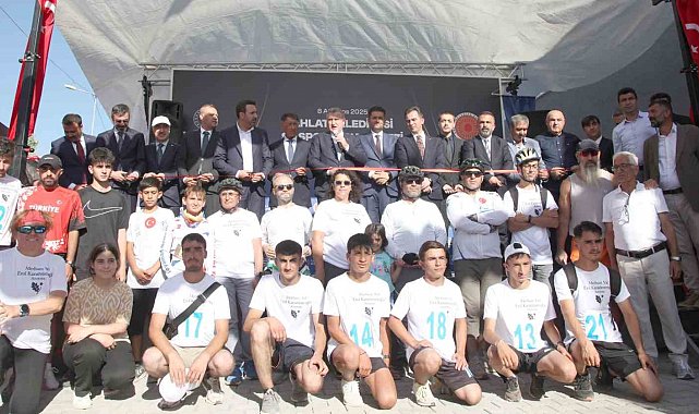 Gençlik ve Spor Bakanı Osman Aşkın Bak Bitlis'te