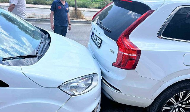 Gevaş'ta zincirleme kaza: 1 yaralı