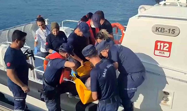 Gezi teknesinde rahatsızlanan vatandaşa Sahil Güvenlikten tıbbi tahliye
