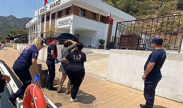 Gezi teknesinde yaralanan vatandaşa tıbbi tahliye