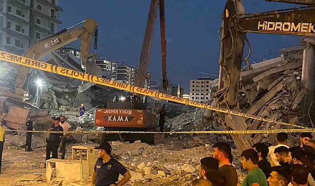 Göçük altında kalan iş makinası operatörünün cansız bedenine ulaşıldı