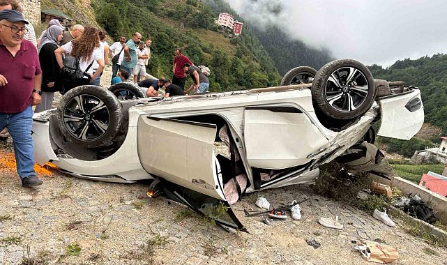 Göksu Travertenleri'nde 4 kişinin yaralandığı trafik kazası güvenlik kamerasına yansıdı