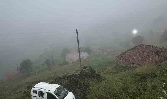 Gümüşhane'de sis nedeniyle araç şarampole yuvarlandı: 5 yaralı